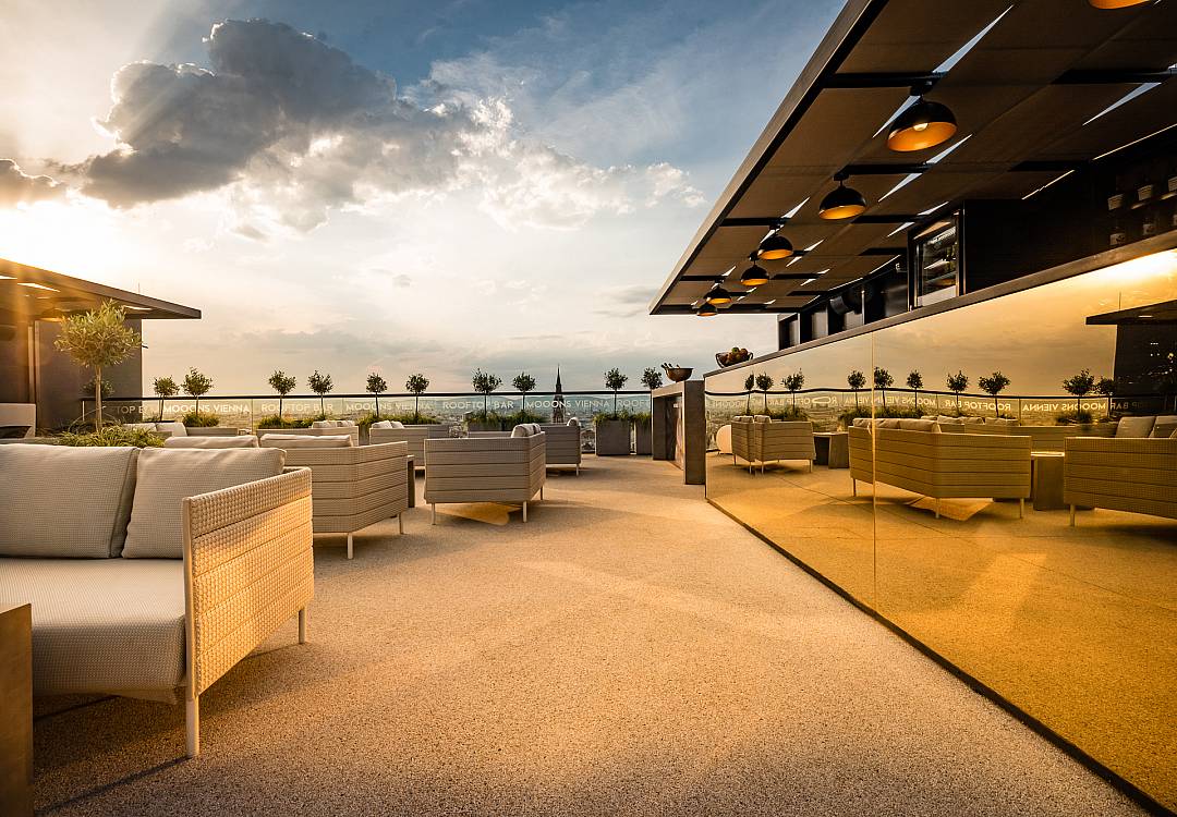 WienInfoB2B's tweet photo. Unser Wochenend-Tipp: Ein Besuch der neuen Dachterrasse des Hotel #MOOONS am Hauptbahnhof! 🌙🍸 Neben ausgefallene Cocktails wartet dort ein spektakulärer Ausblick auf die Dächer Wiens. Mehr Infos: https://t.co/NQEUHNe6Lv © MOOONS Vienna #FlywithustheMOOONS #Vienna #ViennaNow https://t.co/FSvr39KrEy