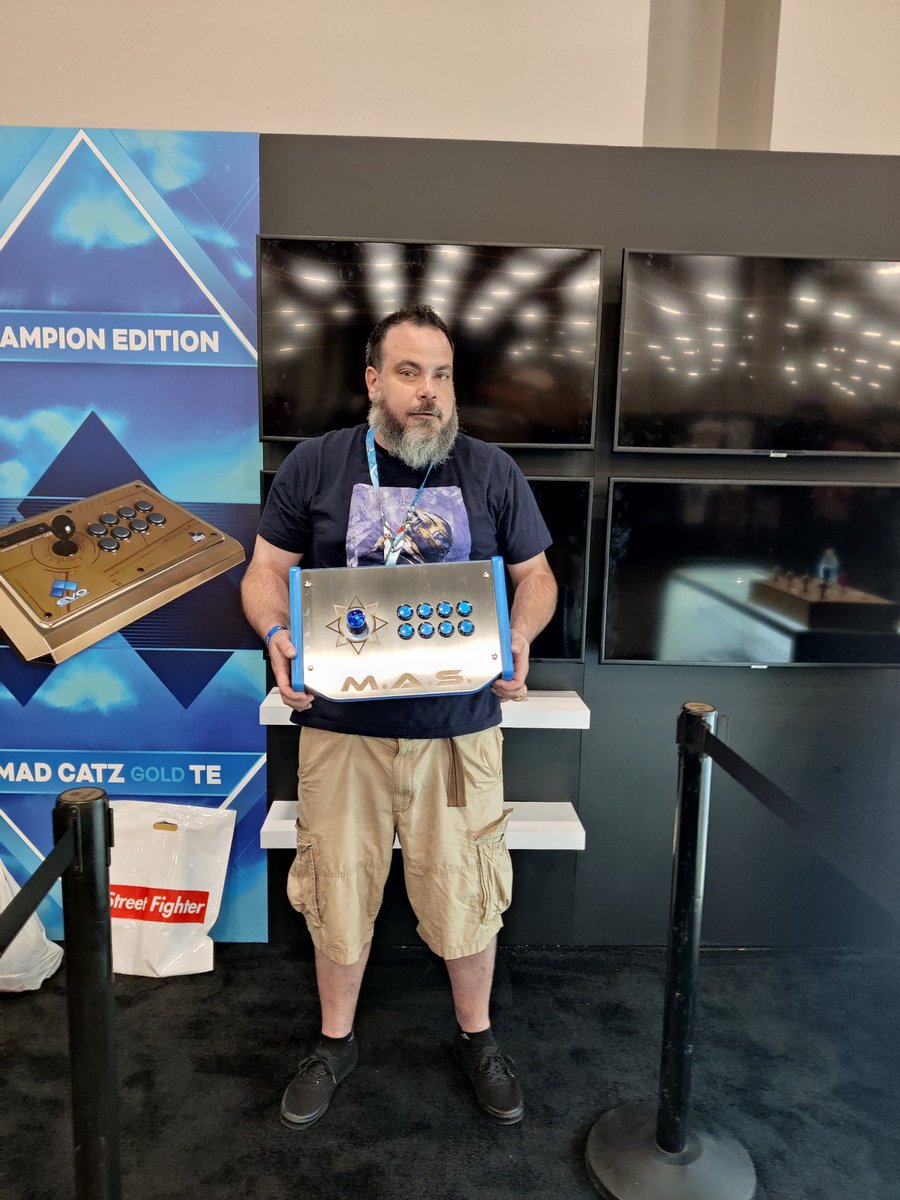 JohnQ81069819's tweet photo. #Evo2022 #behindthescenes #masstick #arcadestick https://t.co/XLW8XMlFVT