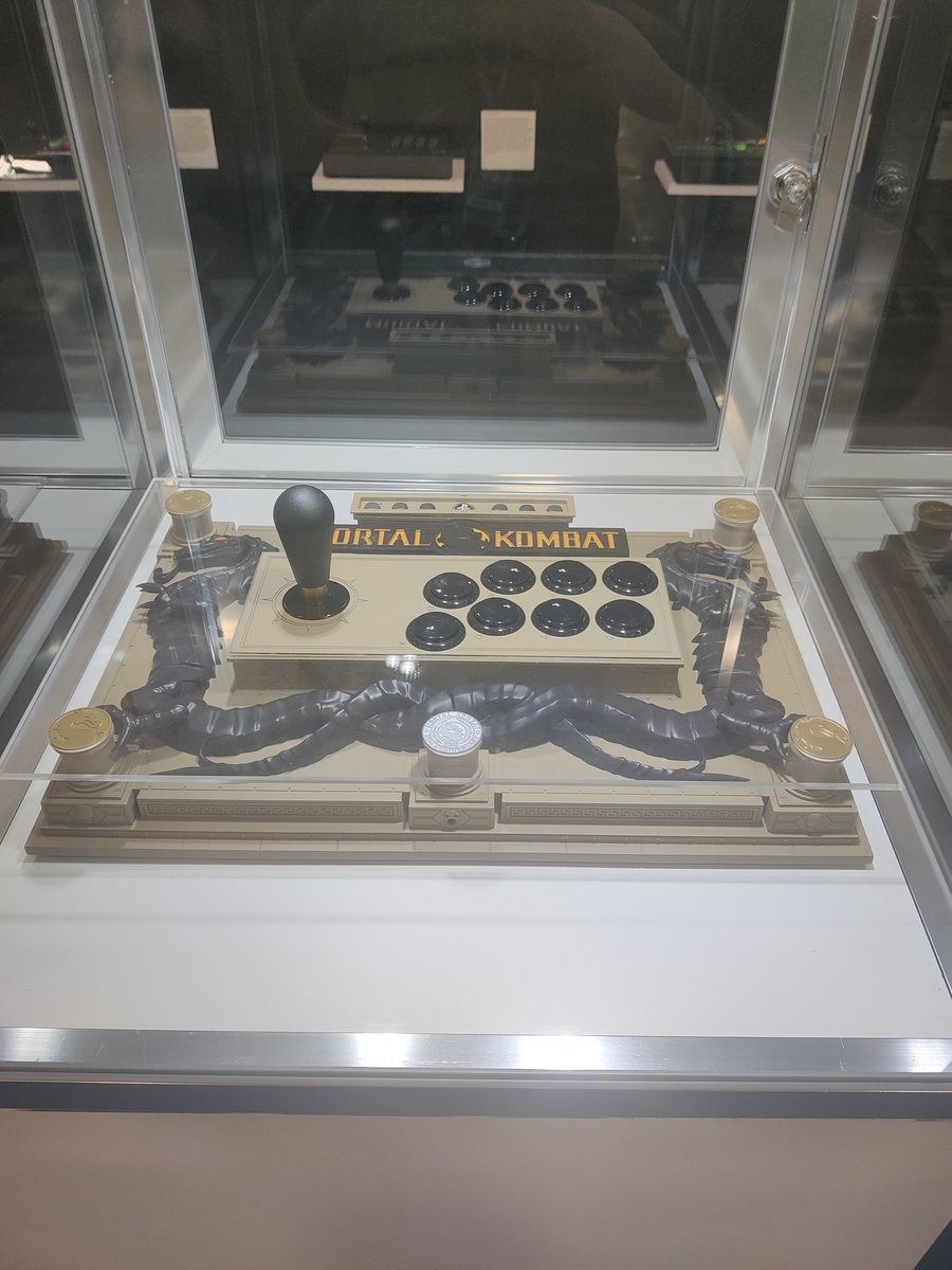 JohnQ81069819's tweet photo. #Evo2022 #behindthescenes #masstick #arcadestick https://t.co/XLW8XMlFVT