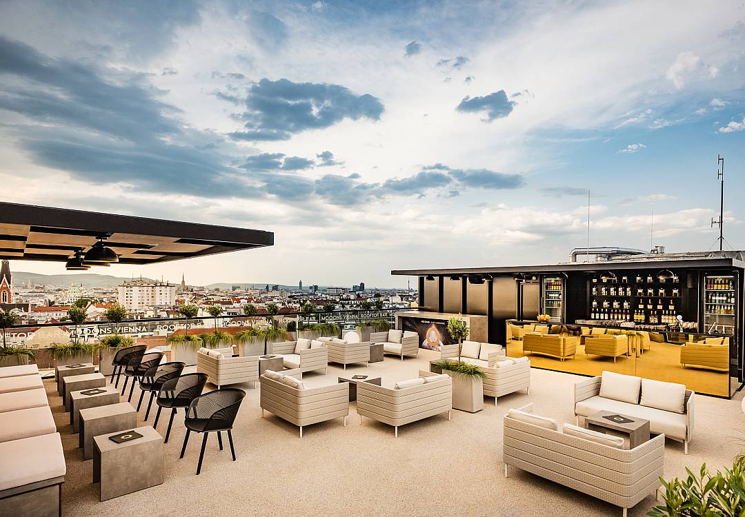 _vienna_info_'s tweet photo. Our weekend tip: Visit the new rooftop bar of hotel #MOOONS at Central Station Vienna! 🌙🍸 Besides fancy cocktails, stunning views of Vienna await you. More information: https://t.co/Sv2pqJsU2F © MOOONS Vienna #FlywithustheMOOONS #Vienna #ViennaNow https://t.co/SdUSLGfX4C