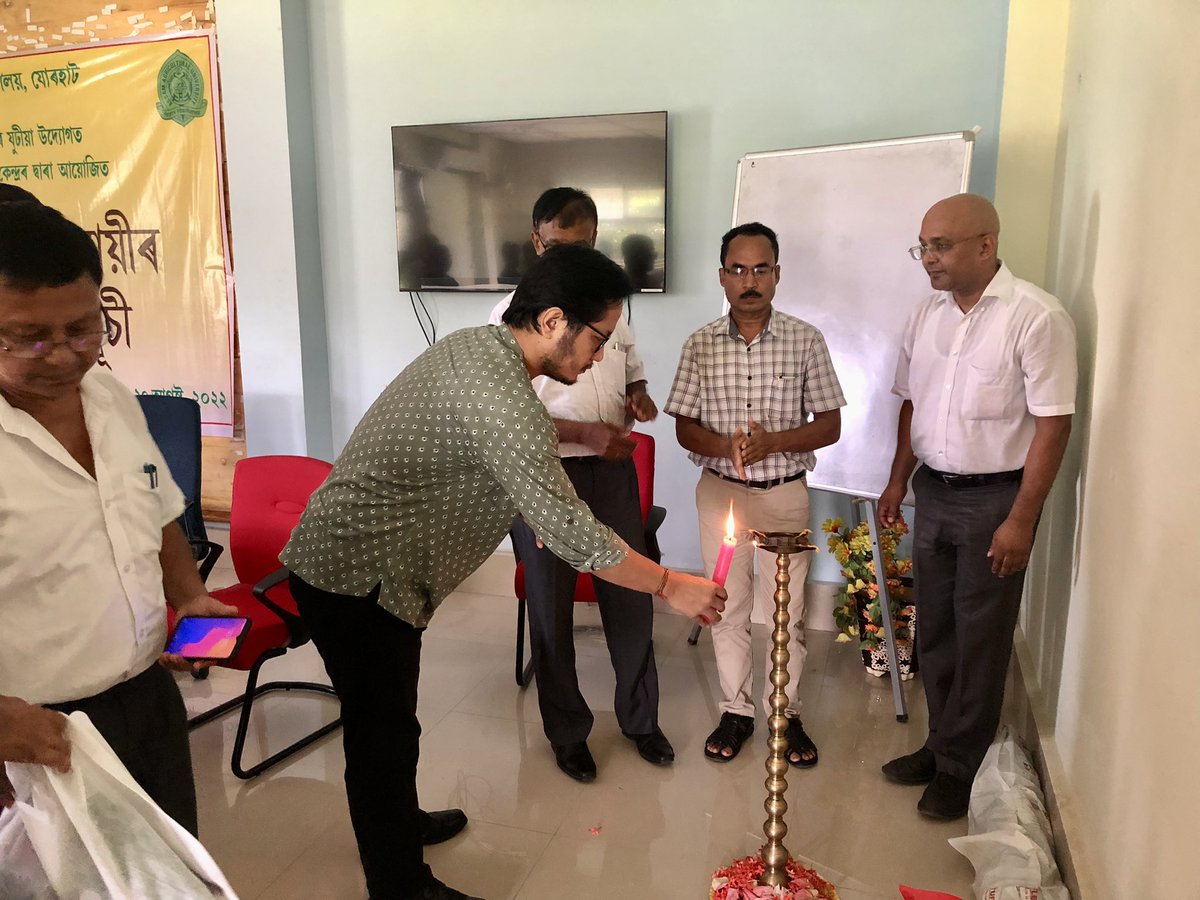 SDO_CGossaigaon's tweet photo. A training program imparted by KVK on effective use of fertilisers &amp; promotion of organic farming was inaugurated by Shri @mridul_boro, i/c SDO(C) Gsn. In the program KVK scientists Dr Pal,Dr Bhagawati;Shri Narzary,DAO,Kjr;Shri Saikia,SDAO were present. @dckokrajhar @agri_assam https://t.co/6O7wNL3Rxa
