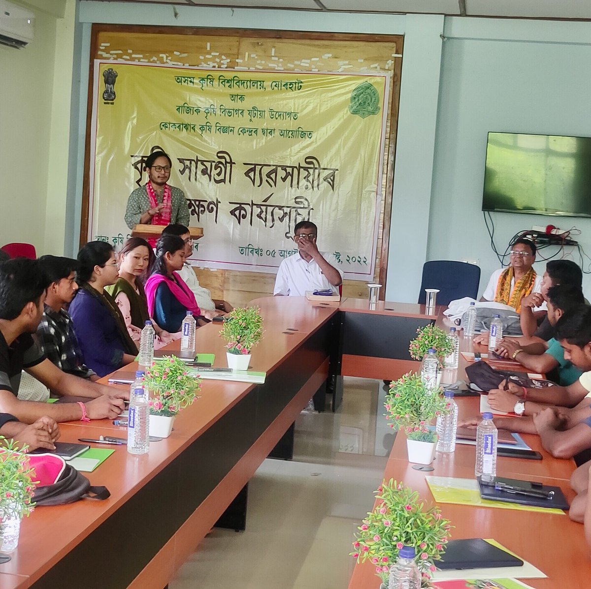 SDO_CGossaigaon's tweet photo. A training program imparted by KVK on effective use of fertilisers &amp; promotion of organic farming was inaugurated by Shri @mridul_boro, i/c SDO(C) Gsn. In the program KVK scientists Dr Pal,Dr Bhagawati;Shri Narzary,DAO,Kjr;Shri Saikia,SDAO were present. @dckokrajhar @agri_assam https://t.co/6O7wNL3Rxa