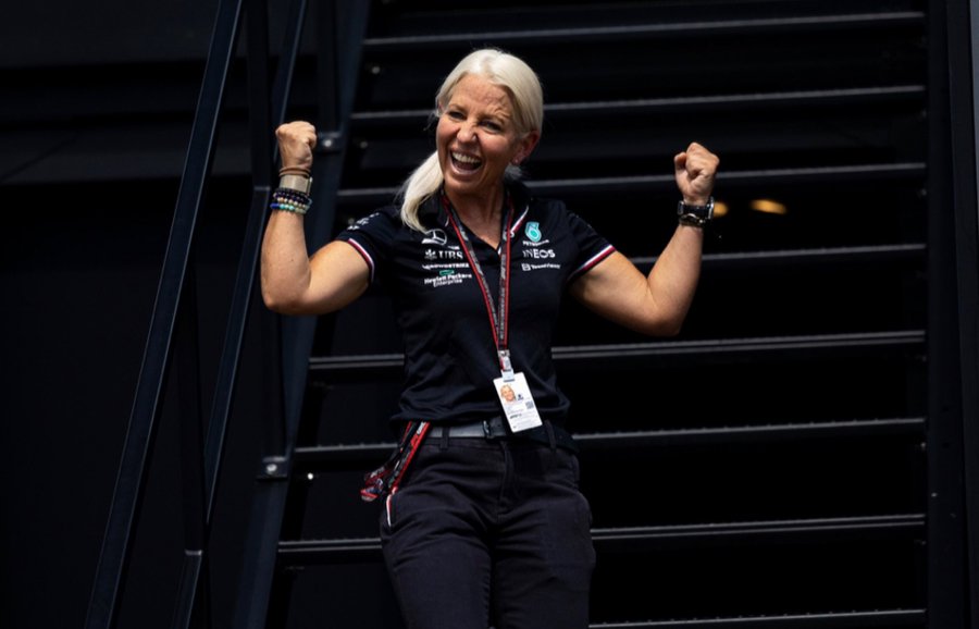 paying_James222's tweet photo. Happy birthday Angela Cullen 🎂
@MercedesAMGF1 https://t.co/3EEbTnY77S