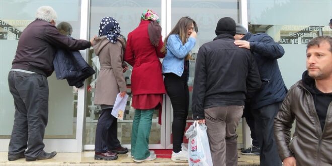 1 dakika geç kaldı diye gençleri sınava almayacak kadar hassas ve kuralcı olan Devletimin Bu ülkenin evlatlarına hakkaniyet siz ve şaibeli bir sınav yapmaya hakkı yoktur diye düşünüyorum... #Yediiklimyayınevi #kpss2022iptal