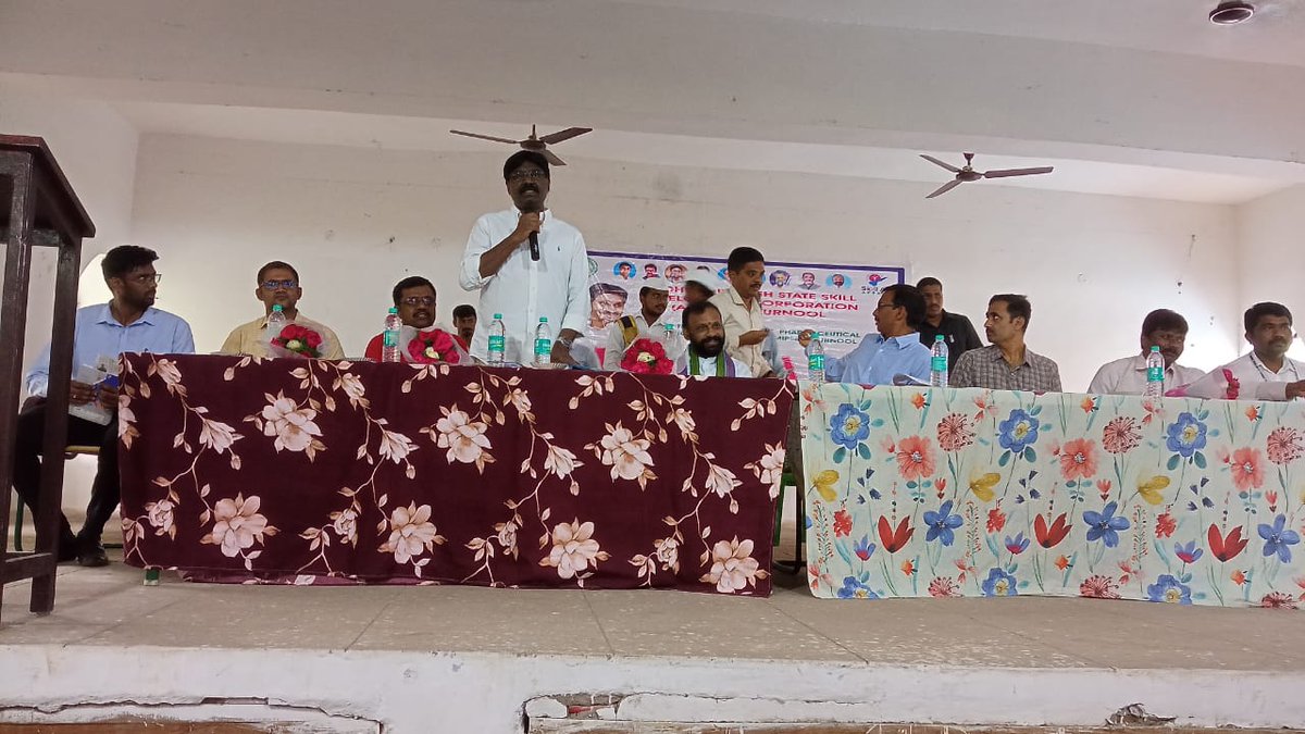 miperkurnool's tweet photo. Quick Photos from #APSSDC Mega #JobFair happening now at #MIPER #Kurnool Campus. https://t.co/TBXEQf22qp