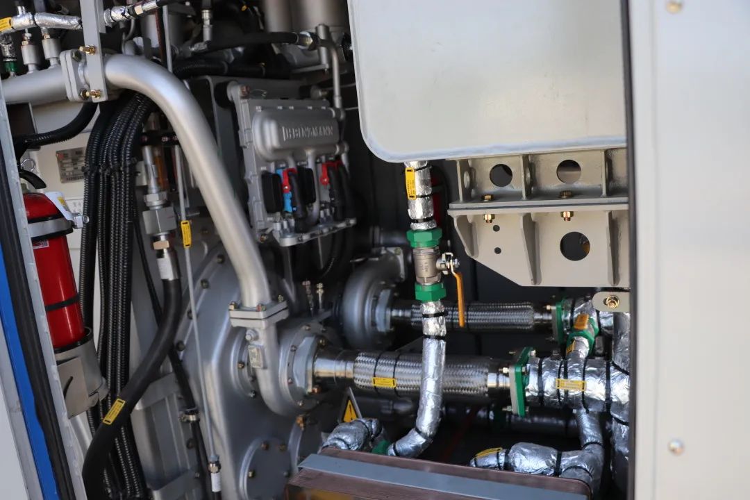 CrrcZiyang's tweet image. The #HXN6 locomotive is economical, energy-saving and environmentally friendly. Compared with traditional locomotives of the same level, it can reduce fuel consumption by 30%-40%, reduce pollutant emissions by 3-5 tons and also produce less noise.