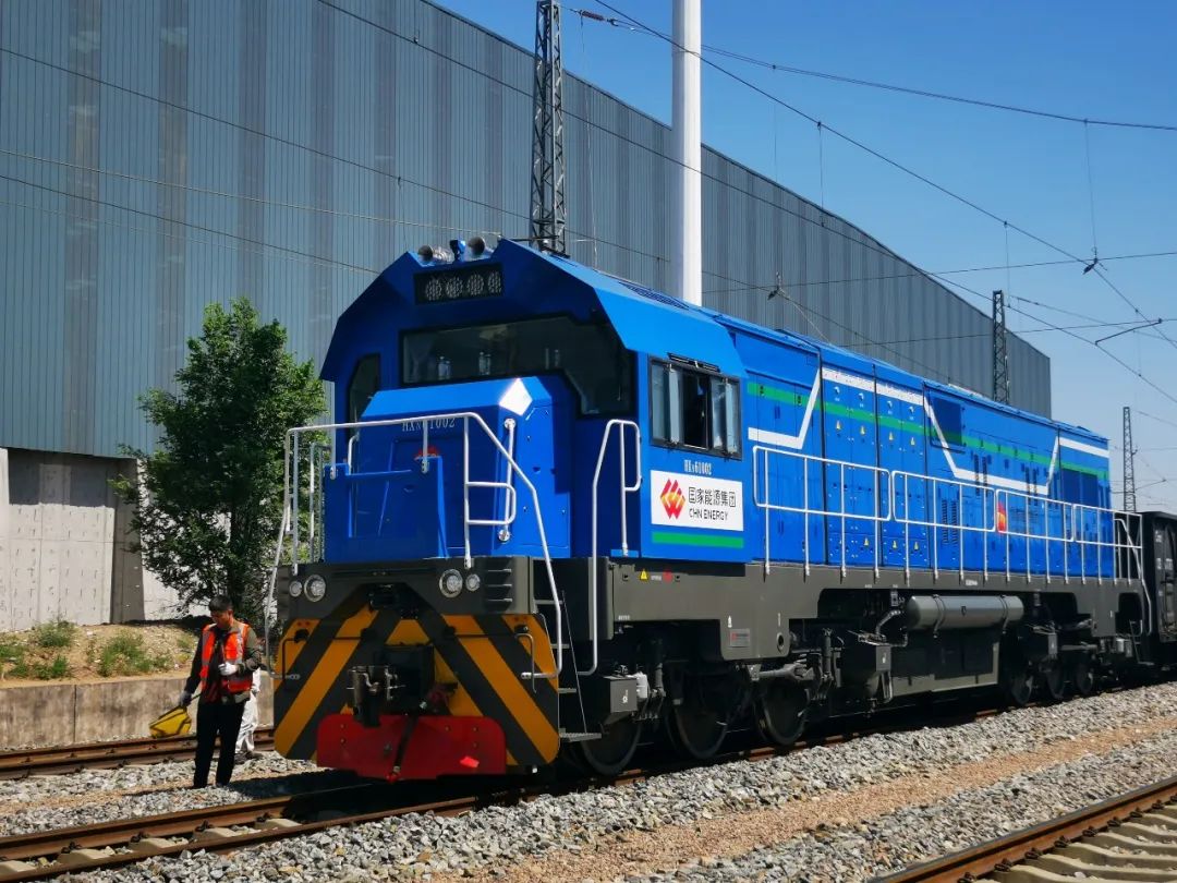 CrrcZiyang's tweet image. The #HXN6 locomotive is economical, energy-saving and environmentally friendly. Compared with traditional locomotives of the same level, it can reduce fuel consumption by 30%-40%, reduce pollutant emissions by 3-5 tons and also produce less noise.