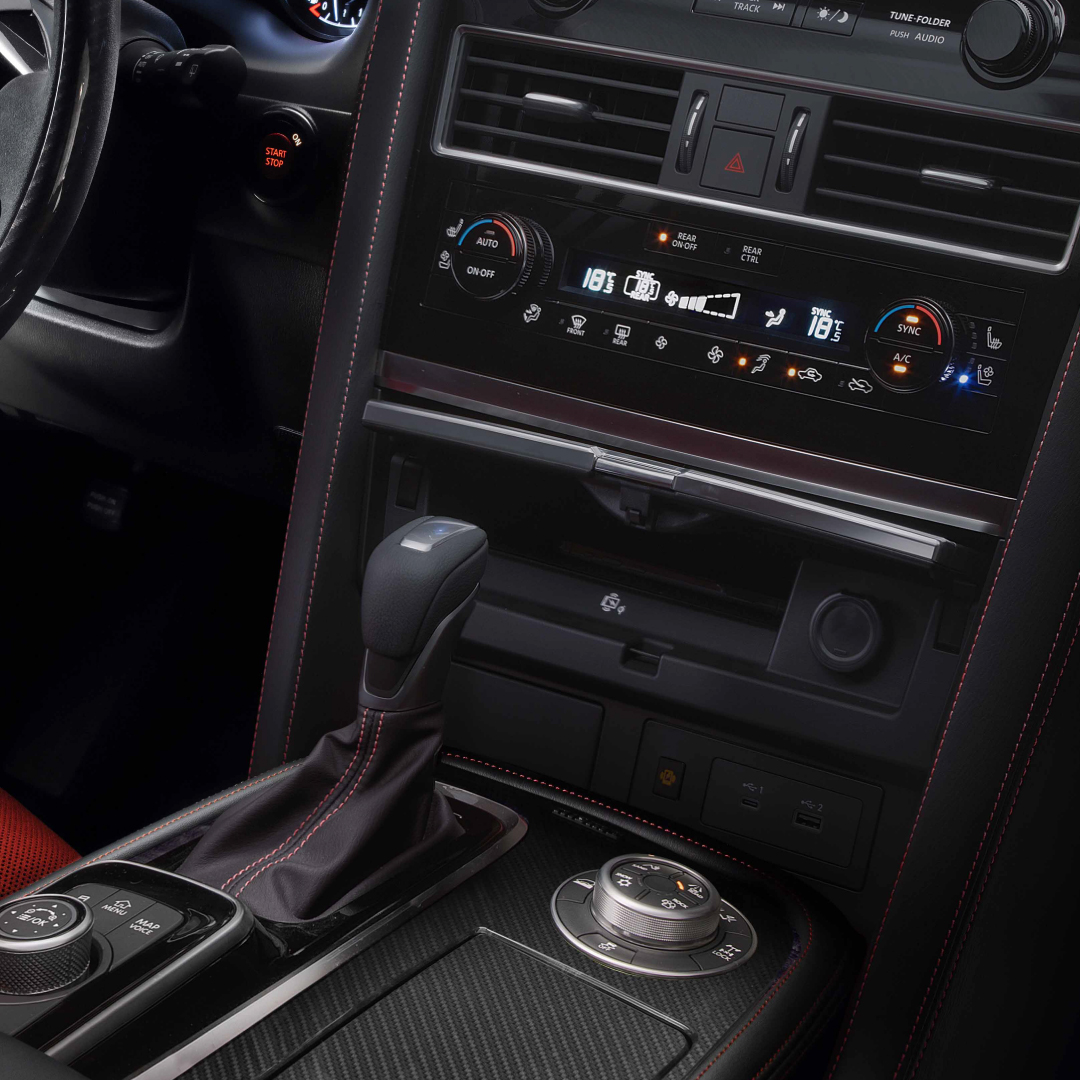 Nissan_QA's tweet photo. With the New #NissanPatrol NISMO 2022, experience luxury and comfort in an Alcantara interior. #CraftedToConquer
#PatrolLegends #Nissan #NissanQatar #DohaCars #QatarCars https://t.co/p8OScjqReq