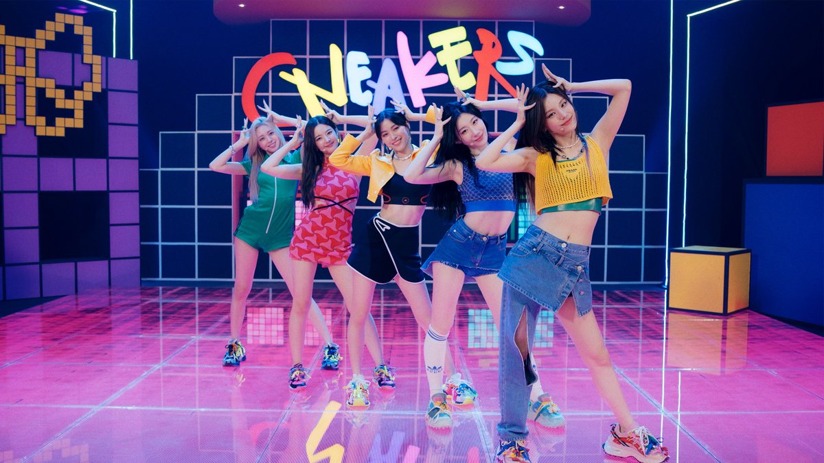 ITZY X The Late Show with Stephen Colbert 
#LateShowMeMusic @colbertlateshow

Before the concert, enjoy 'SNEAKERS' once more! 
🎥4K youtu.be/IdjA_ljAitg

👑M/V youtu.be/Hbb5GPxXF1w
♟ALBUM ITZY.lnk.to/CHECKMATE

#ITZY #MIDZY @ITZYofficial
#ITZY_CHECKMATE
#ITZY_SNEAKERS