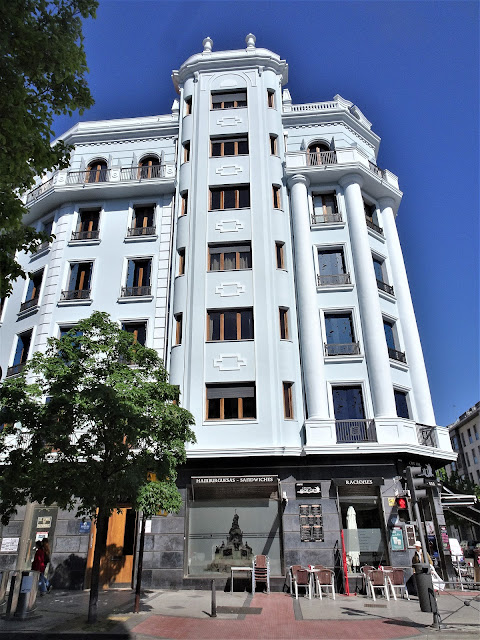 RamonSales1111's tweet image. Redescubriendo Barcelona y más allá 2: 05/05/2022 Valladolid. Edificio calle Gamazo 33 …descubriendomibarcelona2.blogspot.com/2022/08/050520… #architecture #architecturechallenge #architecturephotography #architecturaldesign #Valladolid