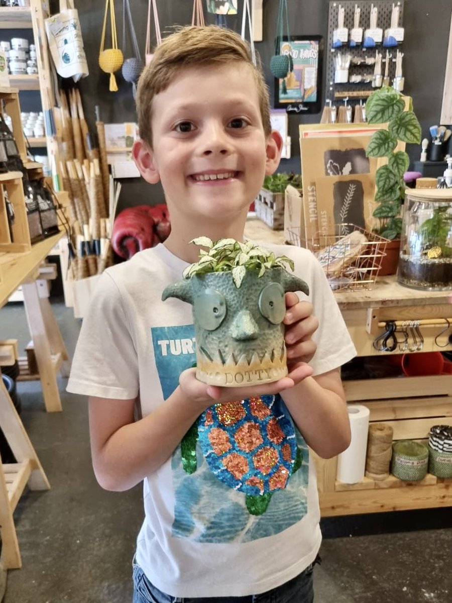 Thank you so much Keith @ClayRavn Hugo has found a plant worthy enough to live inside the not for sale Dotty!