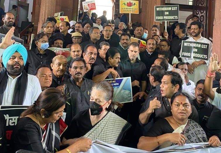 vdsatheesan's tweet photo. Rahul Gandhi and other Congress MPs arrested for protesting against price hike and unemployment. Is raising people's issues a crime in our country? Whatever fascist regime do, we will   talk and protest for the people of India. https://t.co/p6H1u8wILU