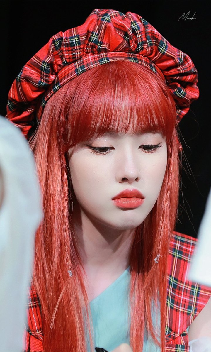 Yoonniena's tweet photo. 220804 
😕🙁☹️
#스테이씨 #윤 #STAYC 
#Yoon #심자윤 https://t.co/bacGRj4Utd
