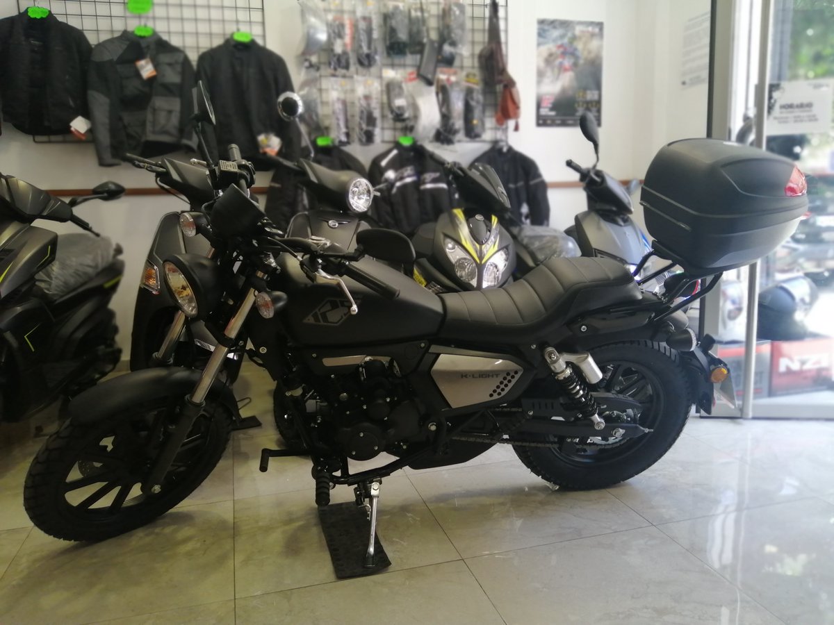 MotosEgea's tweet photo. Entregamos otra fantástica #Keeway K-Light 125. Su diseño neo-custom, sus prestaciones y su máxima fiabilidad la convierten en una de las opciones más atractivas dentro de su segmento.
¡¡Mil gracias a su nuevo dueño!! 👍👍
#almeria #custom125 #klight125 #moto125 #movilidadurbana https://t.co/eoYurDATao