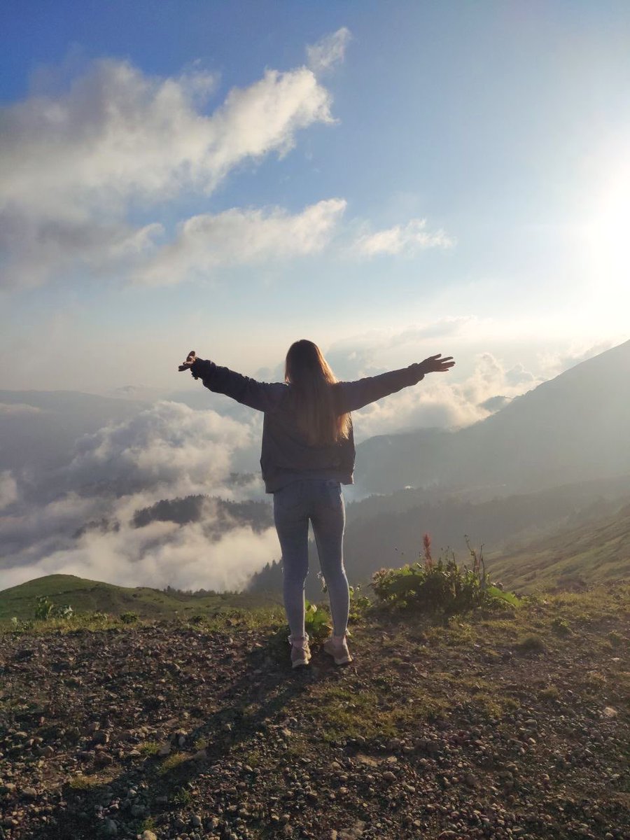 artkovaleva's tweet image. Good morning, everyone 🌸✨
It's Friiiiidaaaaay again!!