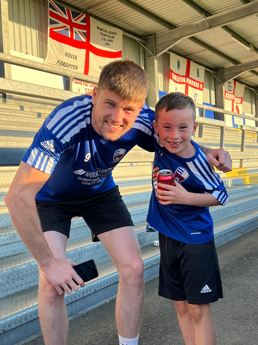RBoyce1985's tweet photo. Brilliant night at the @BoroughJfc registration evening last night, lots of laughs & giggles with the Boro Blues U8's family with a splashing of Tangy Toms courtesy of @Jimmysm26194026 🤣! Fair play @Matty1994 for taking time out with the lads! #UpTheBoro @NuneatonBoroFC #FB11 https://t.co/MWRZ7ViMek