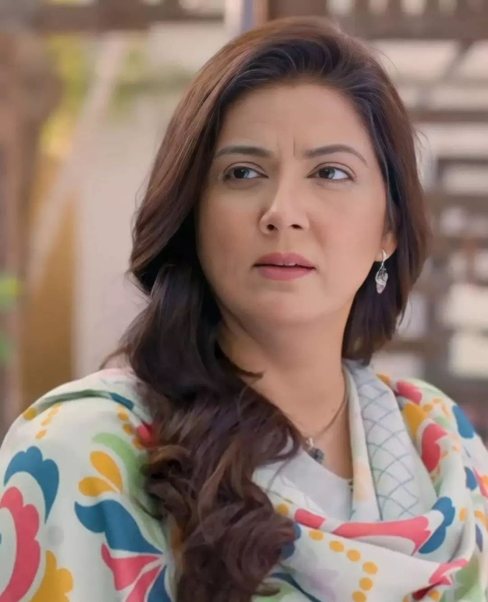isaminakhan's tweet photo. ❓/🔟 - How impressive is #SaveraNadeem as Rukhsana in @Humtvnetwork's #Weham? https://t.co/dRDXVlUnHT