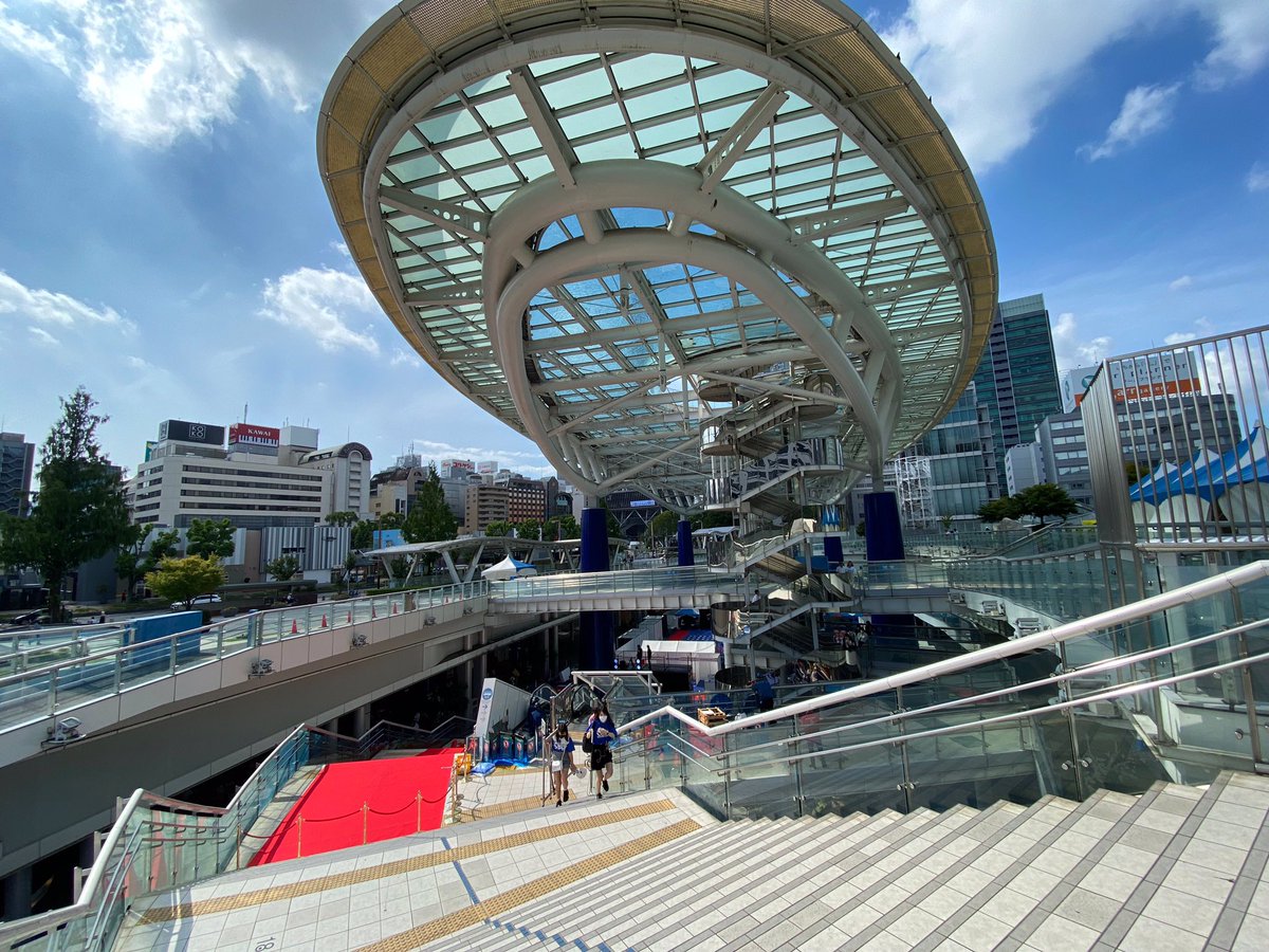 cosplay_summit's tweet photo. ごクリ…🫢
本日の会場でございます…(いつもの)💃🕺
これ、コスプレイベントなんです
世界コスプレサミットっていいます😍
#コスサミ #コスサミ2022 https://t.co/vl7JX95lO8