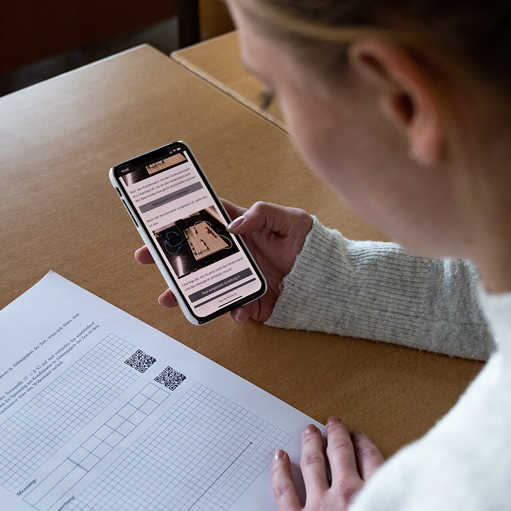 Handyverbot im Unterricht? Voll 2010 😜 Mach' mit #qrlernhilfen lieber das Smartphone zum Lernbuddy! Jetzt mit dem kostenlosen Testmonat testen: qr-lernhilfen.de #lehrer #lehrerin