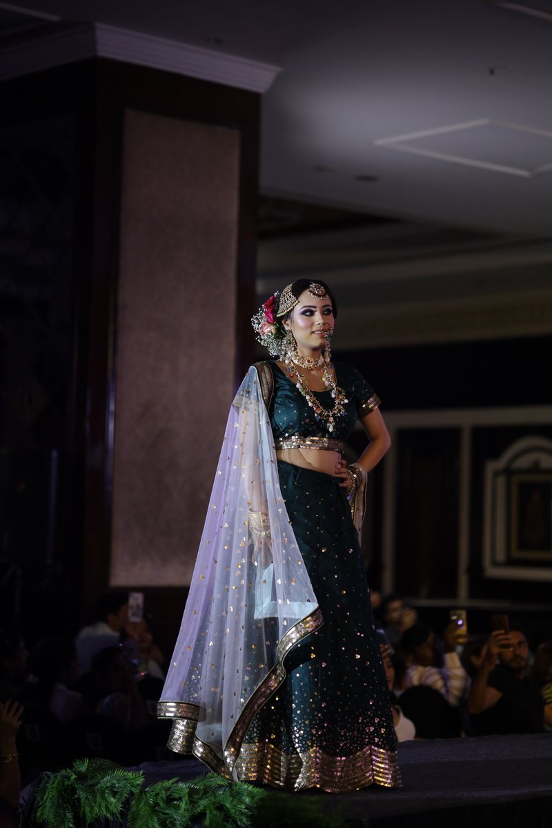 kapoortarun8's tweet photo. bridal makeup by tarun kapoor at noor's makeover studio.
.
.
.
#makeupartist #dior #nars #trending #fashion #lehnga #jwelleries💄 @kapoortarun8 @hotelnoormahal @Dior @NARSCosmetics https://t.co/t8HEVXXozI