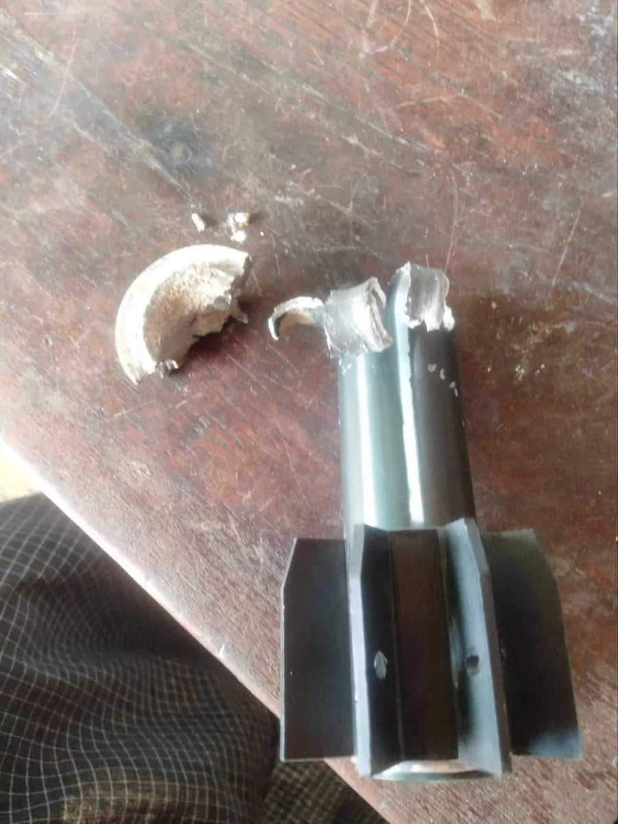 Witnesses uniformly reported that a group of military terrorists were rampaging in #InnDaung of WetLet tsp at around noon and they also fired artilleries wildly— wounding 3 locals. After that, that group continued to advance towards SintKue's Kyat-Tuu-Yway village.
#2022Aug5Coup