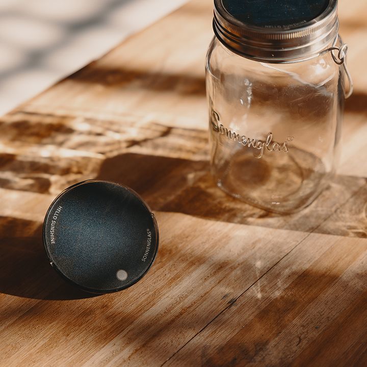 ChangemakerCH's tweet photo. Das neuste Sonnenglas ist bei uns ab sofort im Onlineshop erhältlich: https://t.co/TFExYvu6B6

Die Sonnenmodule der Generation 6 wurden von Grund auf neu entwickelt und gestaltet. Sie sind heller, stufenlos dimmbar und leuchten länger. https://t.co/JyfvnVq68L