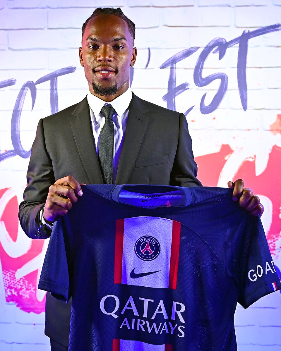 PSG_inside's tweet photo. 𝐵𝑜𝑛𝑗𝑜𝑢𝑟 ! 🤗❤️💙 https://t.co/b8P7RRjqUX