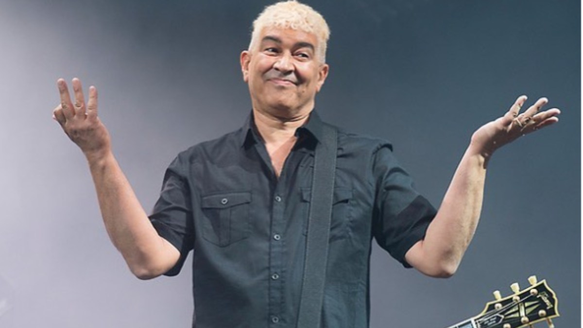 Happy Birthday to some guy named Pat Smear? Do you guys know him? I guess it\s a Pat Smear kinda day then!!   