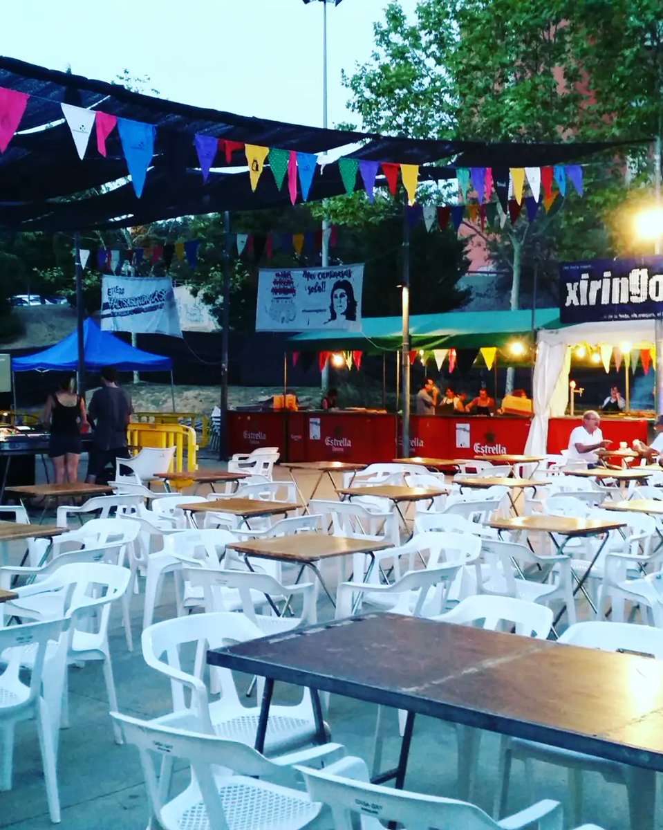 Aquest any torna el #xiringodelcop a la Festa Major de Ripo!!!! Torna el millor escenari, el millor ambient, la bona música, els concursos, PD, paella, vermuts, xistorres i frites.!!!! Torna la revolució, la lluita, el pregó i la millor festa!!!