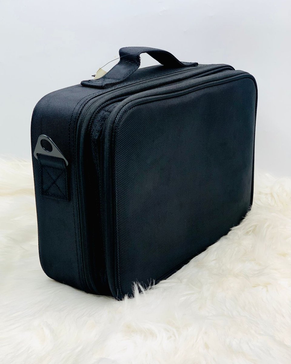OfficialBlingG's tweet photo. Did anybody say COMPARTMENTS?
Hear us out. Case that is ideal for storing ALL your products in one place. Case with a waterproof liner, that has compartments for easy organisation of products &amp; one that's also easy to carry. Why wouldn't you purchase it? Limited stock available! https://t.co/jTlrJlBnGb