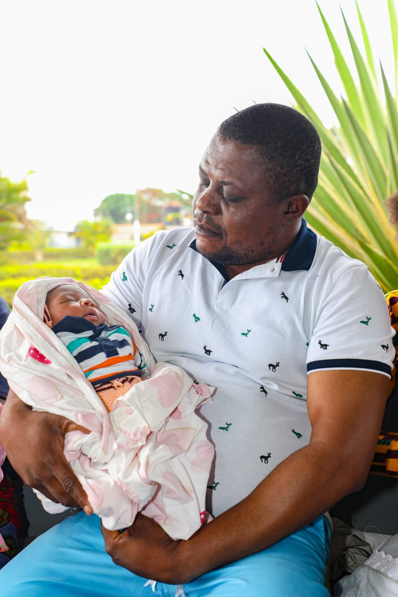 UNICEFcongoBZV's tweet photo. Dimitri est point focal Nutrition au Centre de Santé Intégré de #Kindamba, dans le département du #Pool.
''La santé des enfants n'est pas qu'une affaire de femmes, mais tout le monde a un rôle à y jouer. L'allaitement maternel doit être encouragé et soutenu.''
#Breastfeeding🤱 https://t.co/rkepu9ifOB