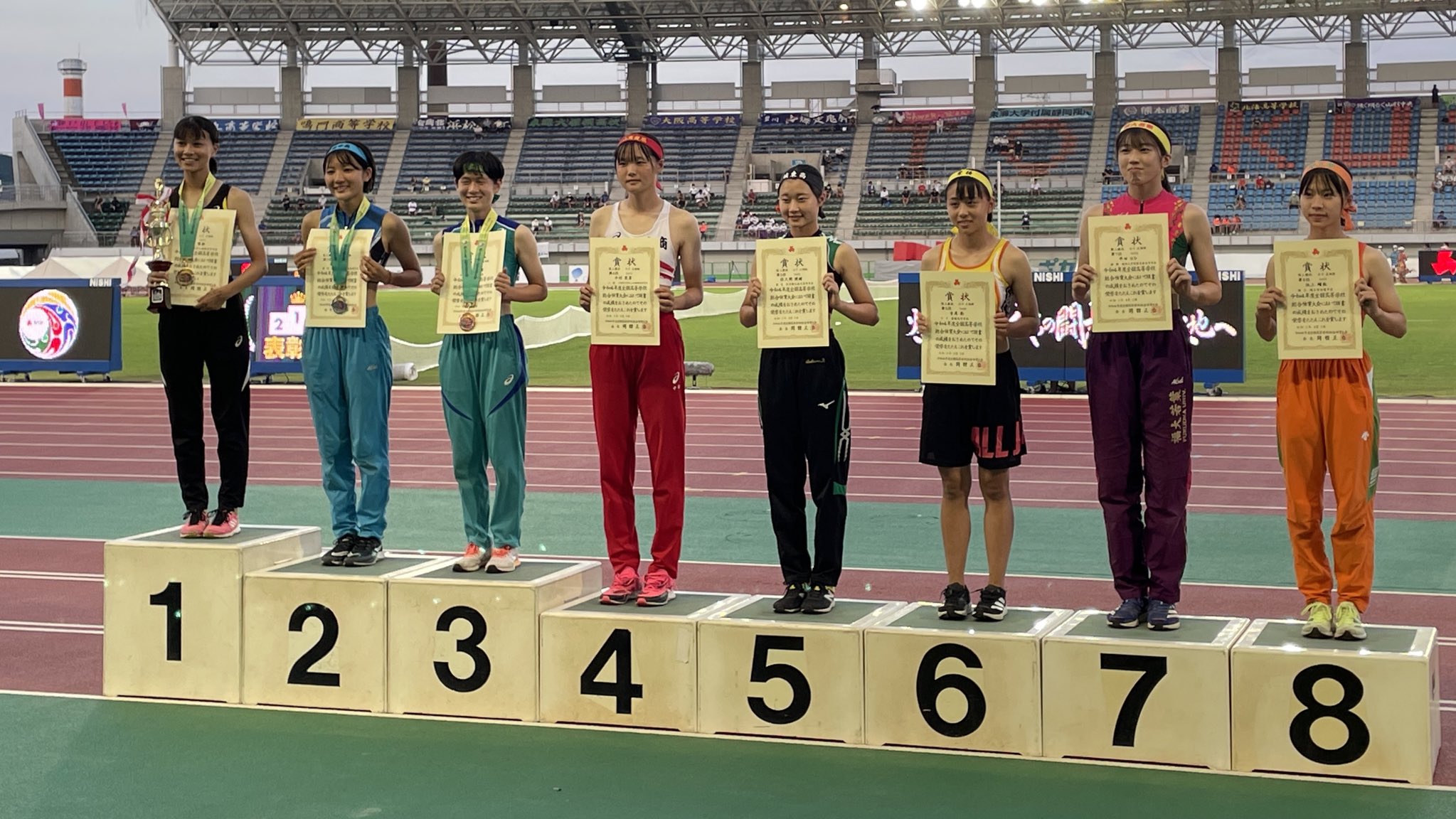 日本陸上競技連盟 徳島インターハイ 女子走幅跳 表彰式 1位 松村琴都 選手 瑞陵 愛知 5m93 1 2 2位 秦くるみ 選手 伊豆中央 静岡 5m 1 2 3位 佐々木千翔 選手 市立船橋 千葉 5m75 0 1 応援ありがとうございました