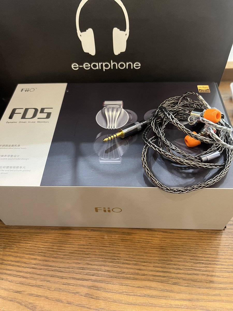 makotodesun's tweet photo. 好きなメ一カ一好きなシリ一ズなんで次はFD7を買い足す🐯
その前に DAP買わんと🥴
#eイヤホン
#FiiO
#FD3PRO
#FD5 https://t.co/bEUvGgwgKo