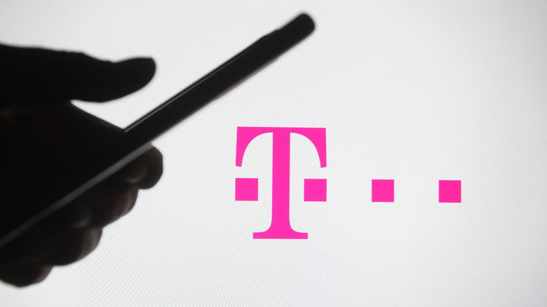 FutureAmeencity's tweet photo. T-Mobile Has Dominated Verizon Wireless In One Major Way In 2022 #Technology #News https://t.co/ZJpMOq8UWJ