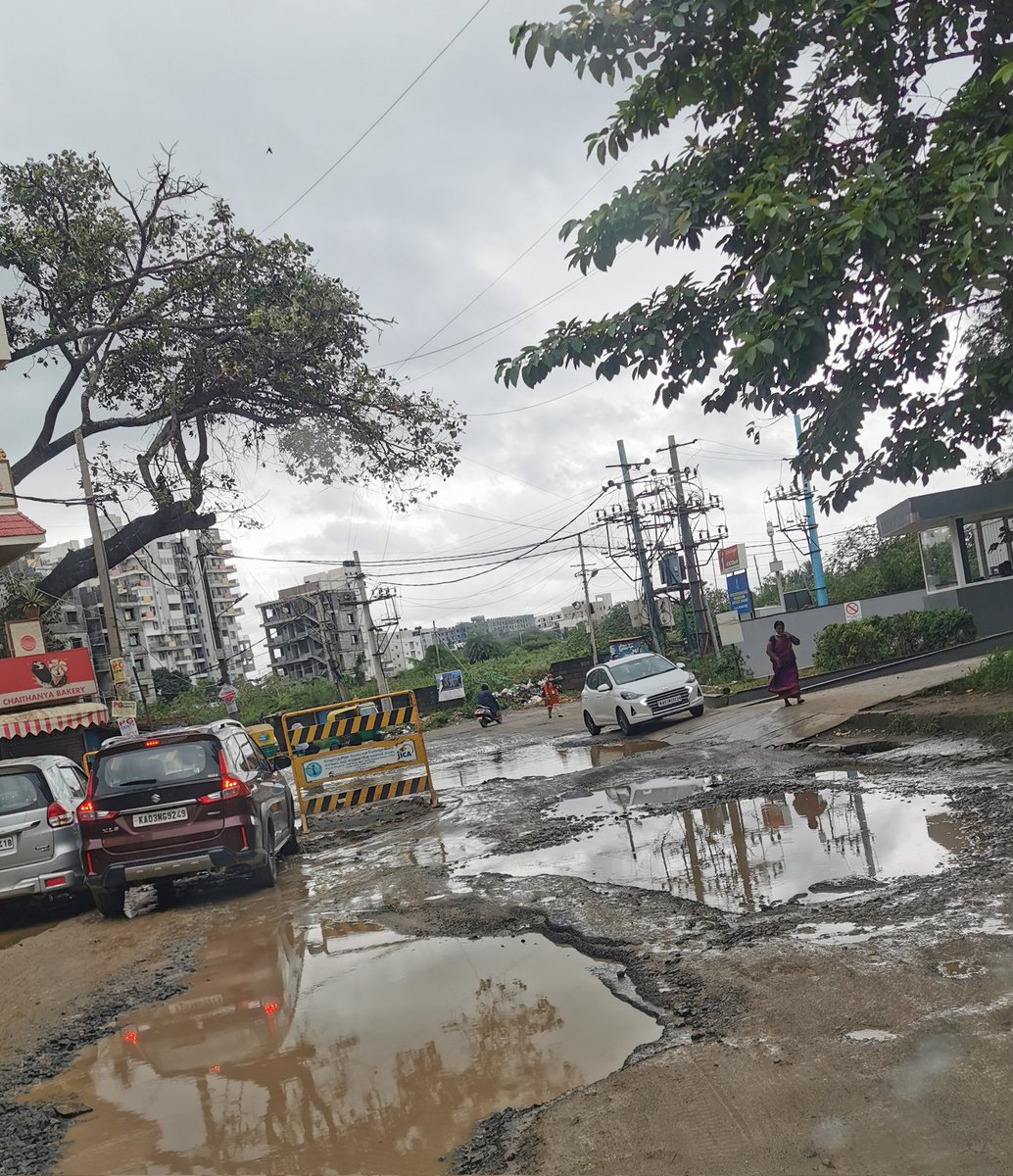 jitendrashm's tweet photo. #bangalorerains IT capital of India...We are Vishwaguru anyway so why bother about Infra.. https://t.co/jMDwWyCvlm