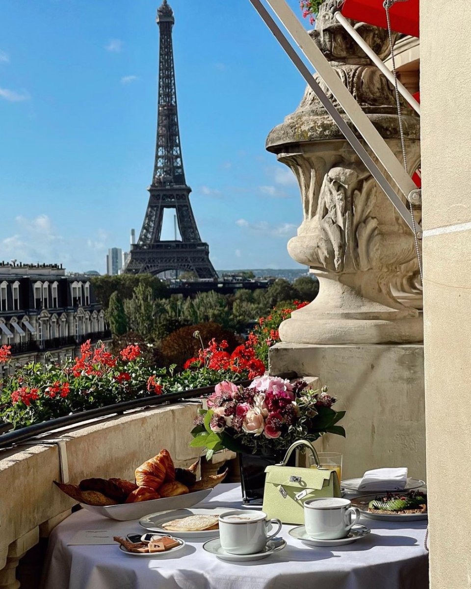 plaza-athenee-paris tweet media
