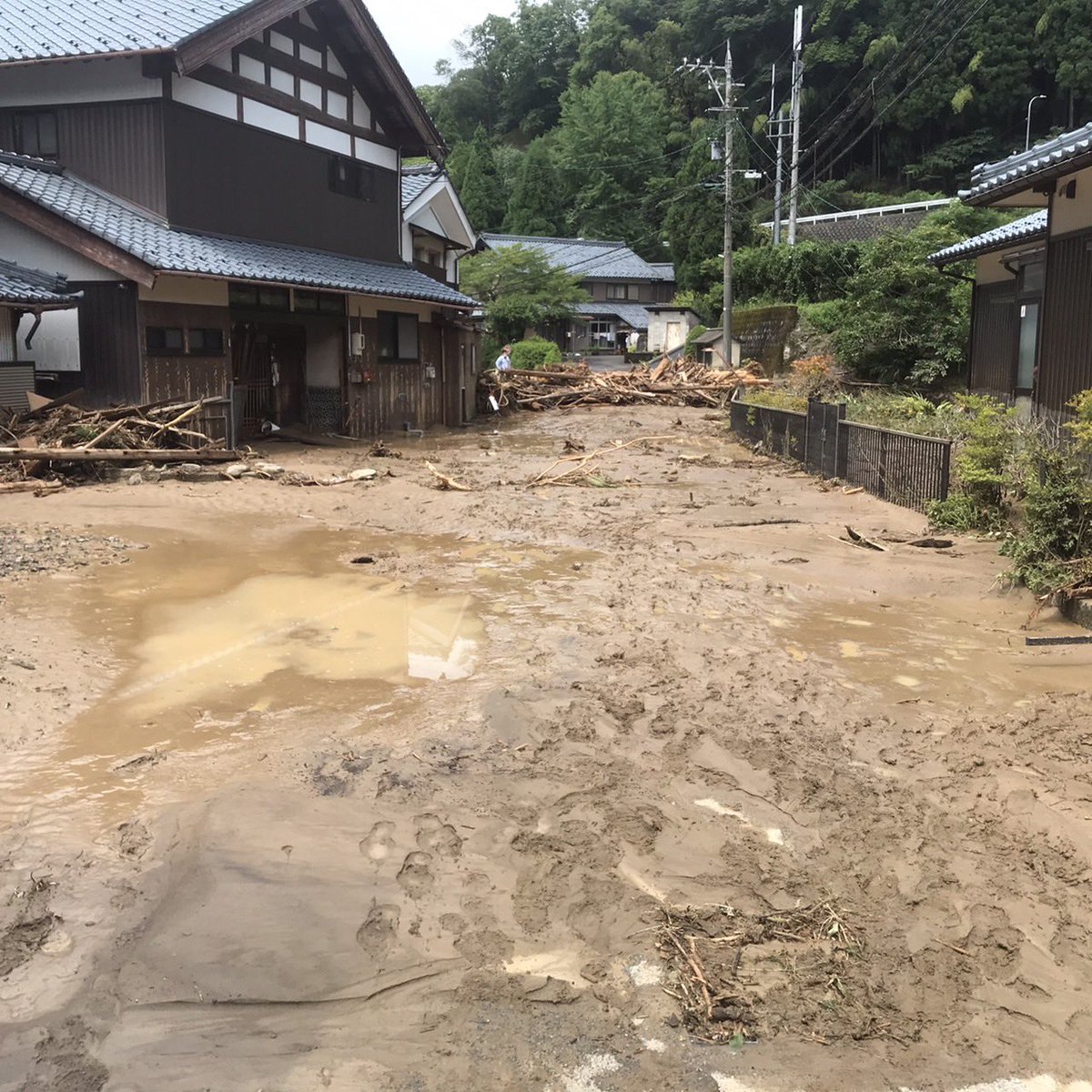 ookulage's tweet photo. 【拡散希望】
#南越前町　#通行止め　#迂回路
しおかぜライン。8号線。305号線。高速道路。
全て通行止めですので福井方面 から【敦賀方面へ向かう道はありません】武生や鯖江、福井市で泊まる準備をするか、高速道路の再開を待って下さい。 https://t.co/FYLeWAUhJA