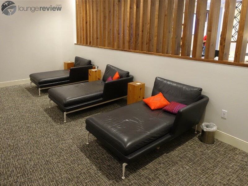 lounge_review tweet picture