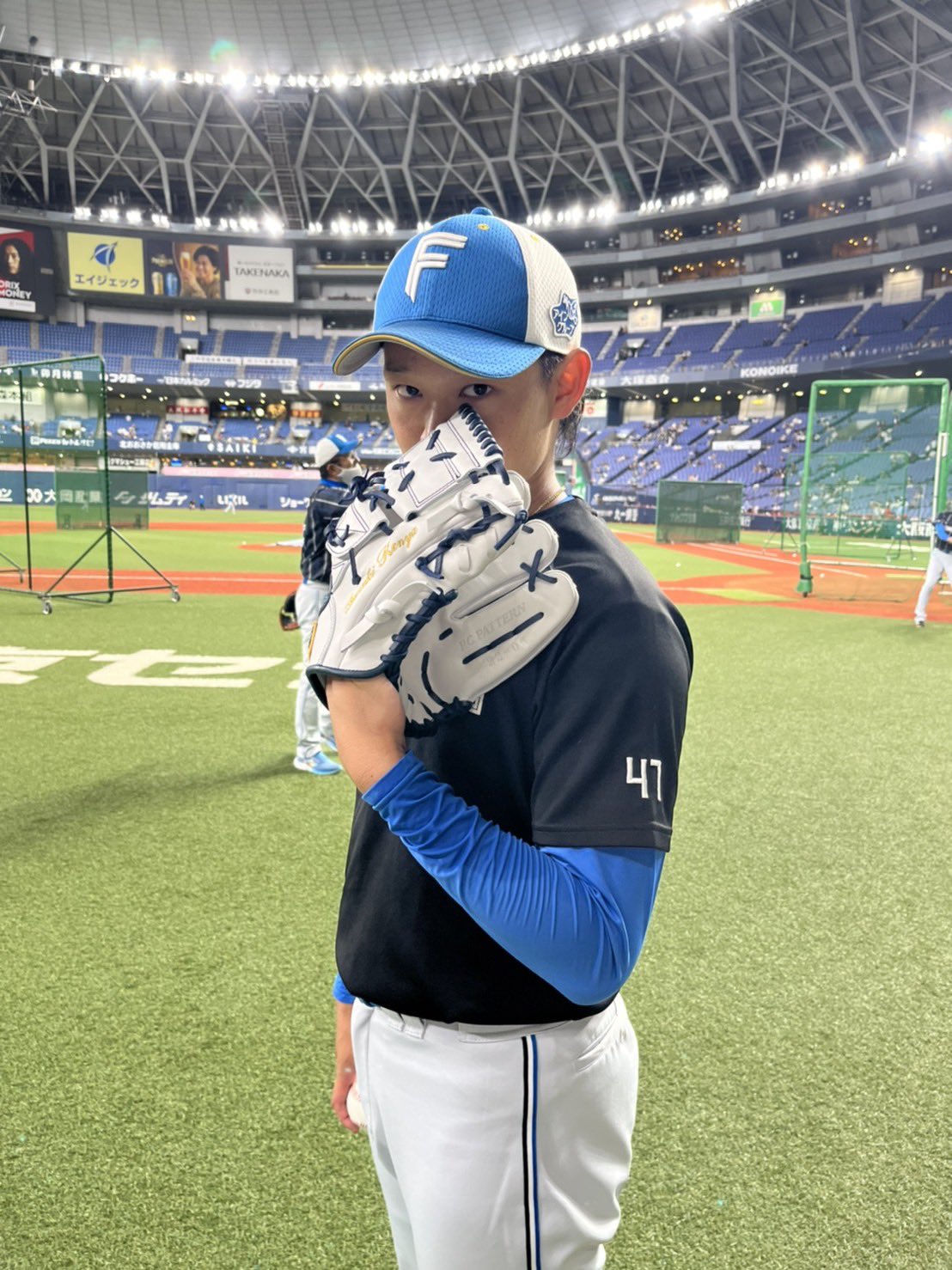 北海道日本ハムファイターズ　鈴木健矢　タペストリー　眼鏡スーツVer Amazon.co.jp: 北海道日本ハムファイターズ 鈴木健矢