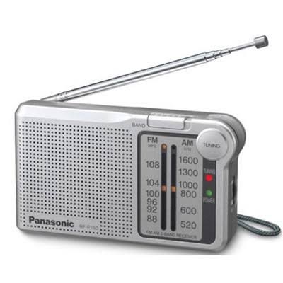 RajadoresFutbol's tweet photo. La radio. Cuando los chinos no veían La Liga, había jornadas con 5 partidos a la misma hora. Poner la radio era vivir al límite. Sonaba la sintonía de gol y tú enchufando el desfibrilador. Comentaristas agonizando a 250 pulsaciones y el balón a 2km de las porterías. Puritos Dux. https://t.co/b1RnHuO8cP