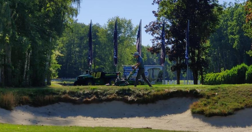 troonint's tweet image. The team at Golf Club Pfalz continue to prep for the Deutsche Golf Liga, Final Four event which sees the eight best German teams go head to head. Here was course prep this morning, captured by Tim O’Sullivan, Course Superintendent. 
#PlayTroon #GolfCourse #DeutscheGolfLiga
