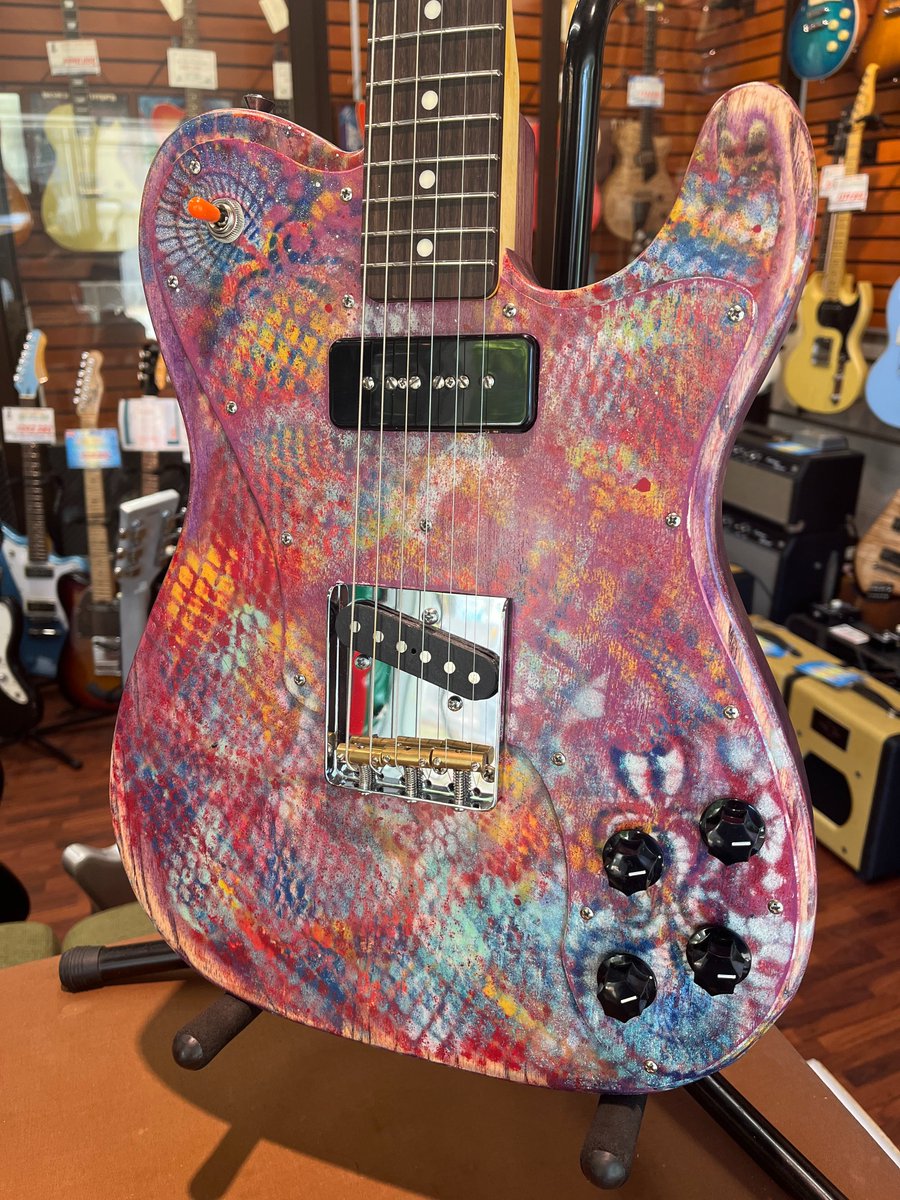 apollonmusic's tweet photo. 【新潟店】
ドイツはベルリンより、芸術品が到着🙌

万華鏡を覗いたときのような華やかで、美しいルックスが魅力のKaleidoscopeモデルです。

ルックスだけでなくサウンドも良いんです！👍
それがBaboushkaクオリティ✨
https://t.co/8vAY0mLXhl

＃Baboushka https://t.co/YkLiHzYauv