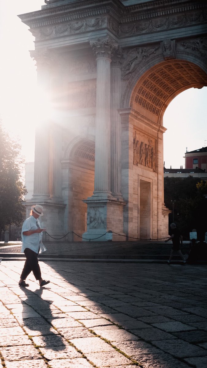 Francesco_lgn's tweet photo. Sunset in #Milano 

#streetphotography #travelphotography #fuji #sunset https://t.co/8n7cUjIycr