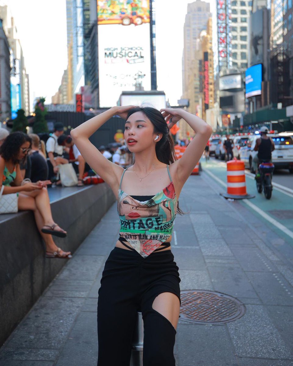 PhilippineStar's tweet photo. MAYMAY IN NEW YORK CITY! 🗽🚕

Actress Maymay Entrata shared some stunning photos of her in New York City on Friday, as she also celebrated her 6th anniversary of being a Kapamilya artist. https://t.co/1zZFnzOXUJ