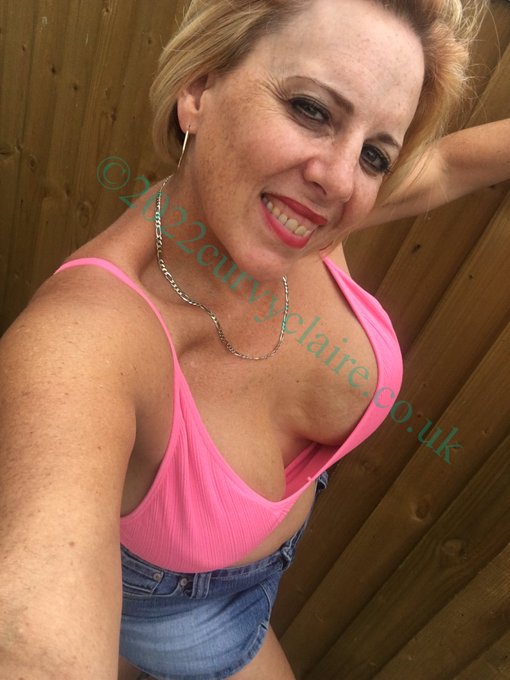 Loving this pink top #denimskirt https://t.co/yEZuq7qIaI<a href="/tag/denimskirt"class="tags">#denimskirt</a>