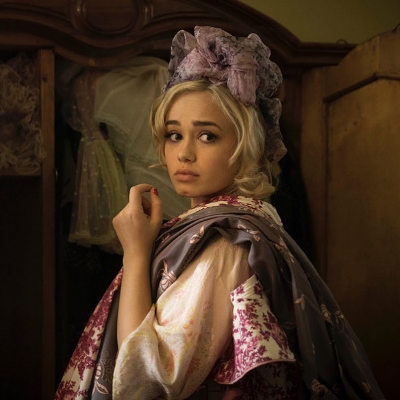 RoseWilliamsUS's tweet photo. 📷 New stills of Rose Williams as Pamela Penrose in 'Mrs Harris Goes to Paris' https://t.co/3OhK7paGqn