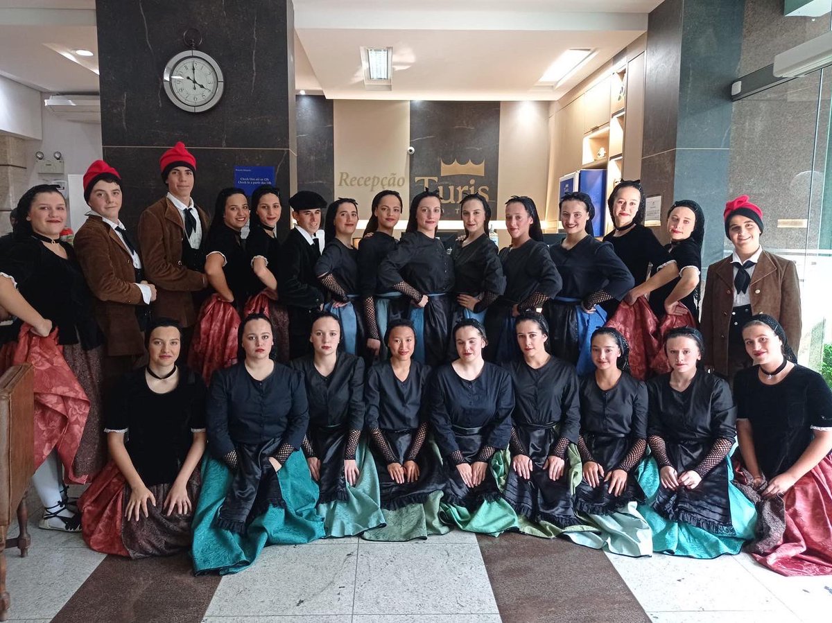 marboleny's tweet photo. 🌎#Esclops i #MarbolenyJove ens ho estem passant genial al #Brasil coneixent el territori i les seves tradicions
💃🏽Hem fet tallers de #danses #tradicionals amb gairebé 200 persones de les escoles de #PassoFundo, cercaviles i actuacions i ja ho tenim tot a punt pel @festivalpf https://t.co/UJrQ6AfnBS