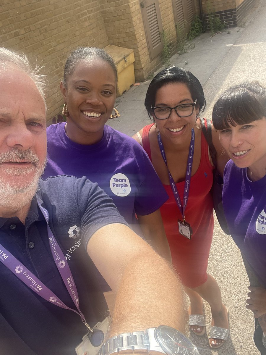 Lovely afternoon yesterday at Park mews in se18 with a great team @NadineatPA <a href="/DeanaClarke14/">Deana Clarke</a> and top man Peter from estate. such a lovely community sprit down there excited about the garden make over myself and @NadineatPA  will be carry out very soon watch this space #teampurple