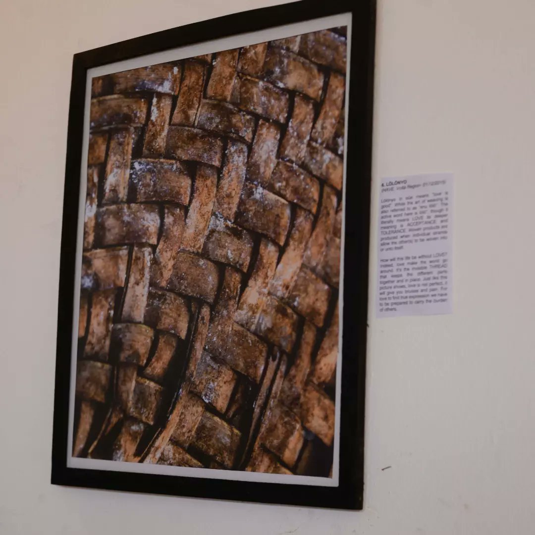 adanudzesiwo's tweet photo. #Lɔlɔsakɔ #EweSymbol #Dzesi #Lɔlɔnyo #PhotoExhibition
@KafuiDey gave me an "okaay" thought when he explained the root word for Lɔlɔ (love) as weave. So basket is woven as in this picture (first image). Ewe kete is woven.
#Dzesiwo #Dzesi https://t.co/y2sUWhKt2L