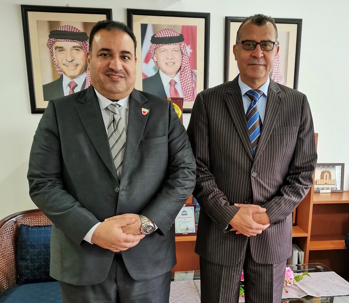 استقبل سعادة السفير ثامر عبدالله العدوان سفير المملكة الأردنية الهاشمية الشقيقة في ماليزيا، السيد رشاد فاروق الشيخ القائم بأعمال سفارة مملكة البحرين في كوالالمبور، حيث تم استعراض سبل تعزيز التعاون بين البلدين الشقيقين ومناقشة عدد من المواضيع ذات الاهتمام المشترك.